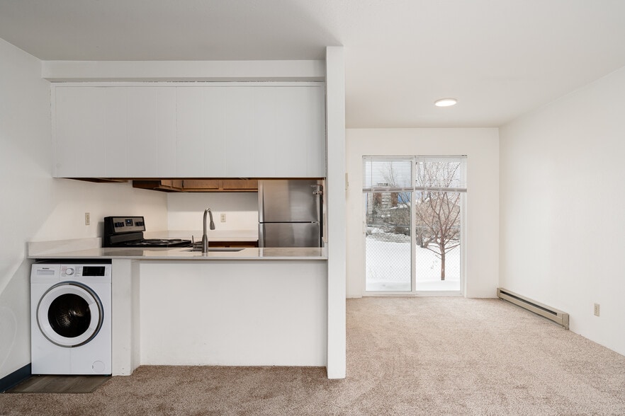 Primary Photo - Peaks at Ellis View