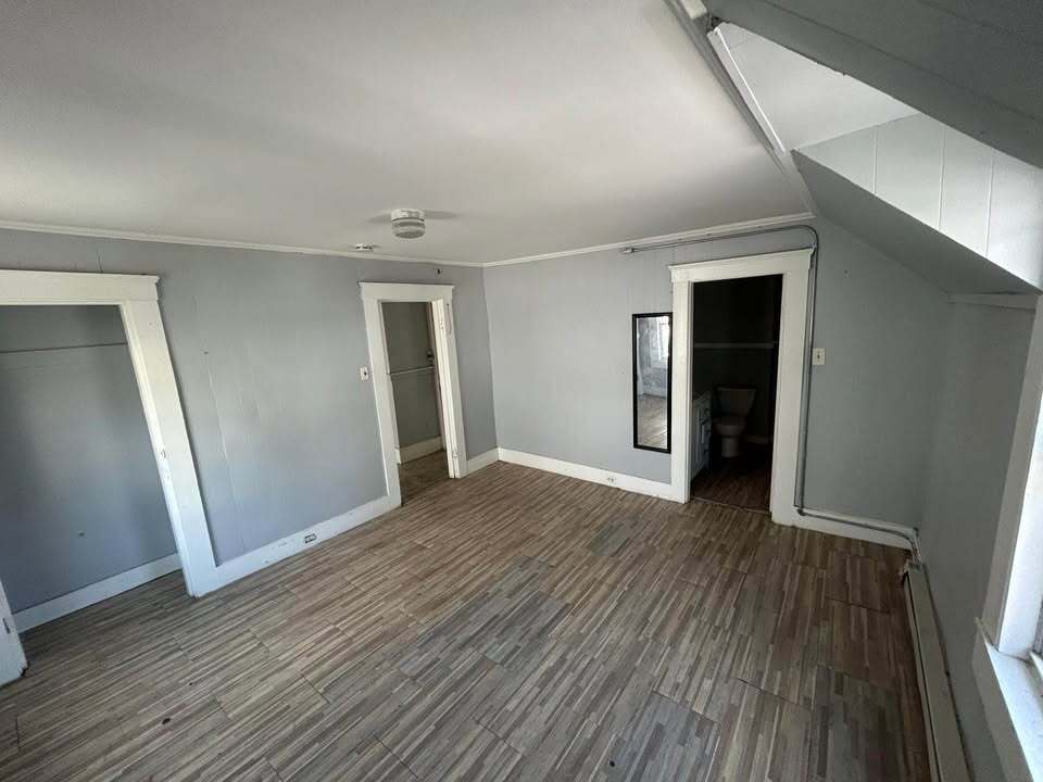 Building Photo - 23 Forest St