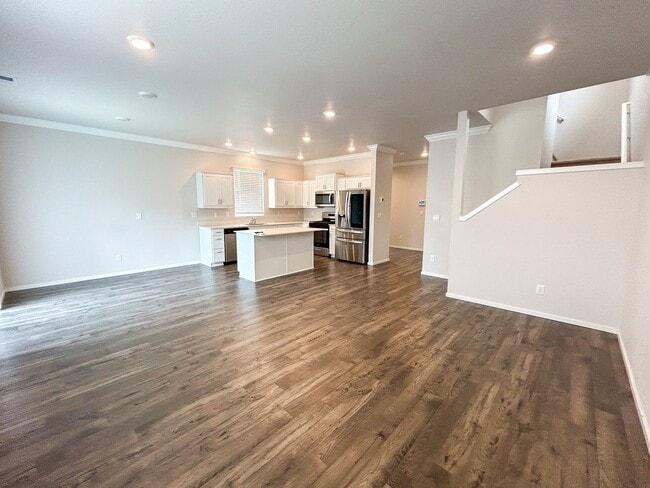 Building Photo - 497 Himalaya St. NE