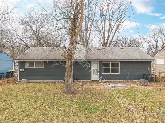 Building Photo - Single Family Home in Ruskin - All Voucher...