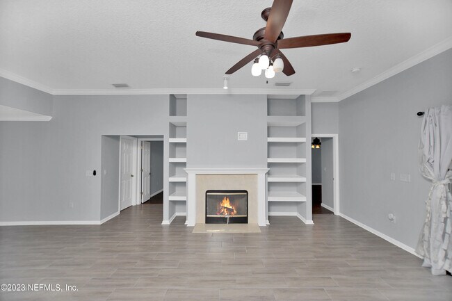 Building Photo - 757 MacKenzie Cir