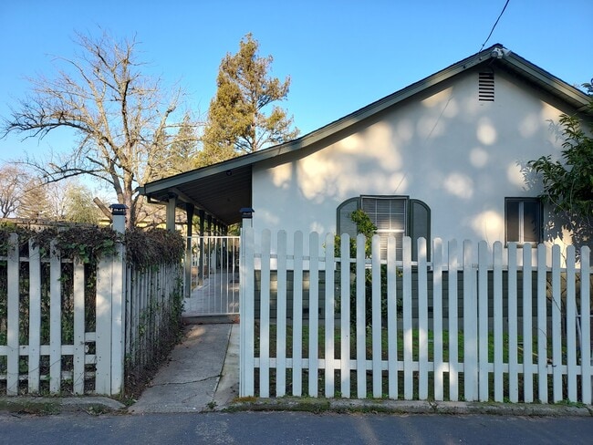 Building Photo - 6124 Van Alstine Ave