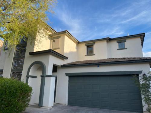 Building Photo - Beautiful Home