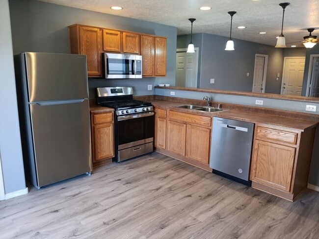 Building Photo - Beautiful 3 Bedroom 2 Bathroom Home Located in Ventana Ranch!!