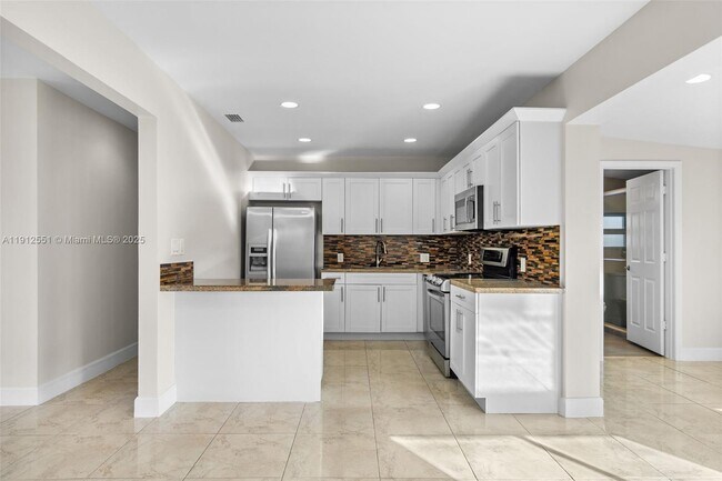 Building Photo - 2410 Coolidge St