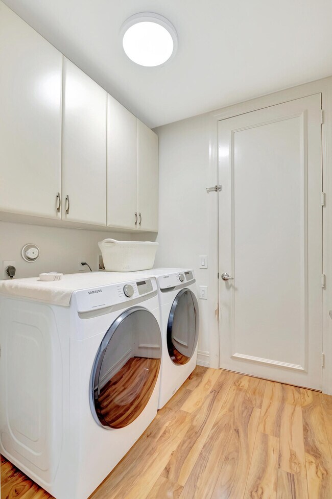 Building Photo - 17565 Ashbourne Ln