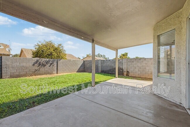 Building Photo - 2272 E Remington Pl