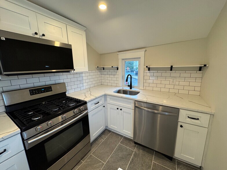 Building Photo - 321 Wesley Ave