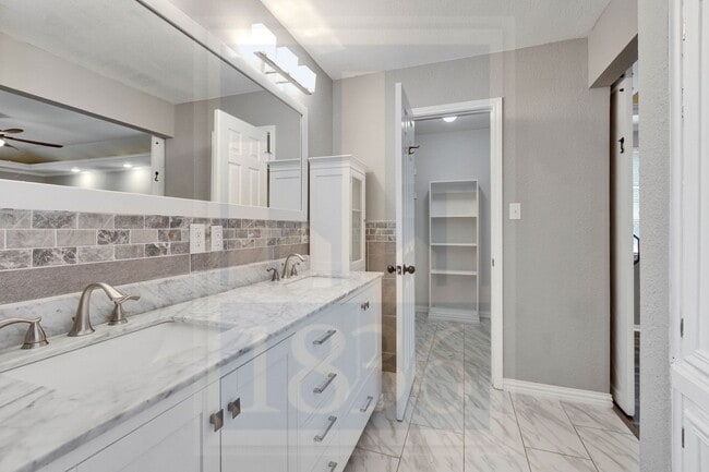 Building Photo - 11301 Taterwood Dr