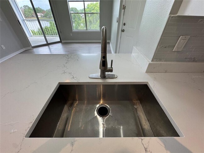 Building Photo - 2569 Grassy Point Dr