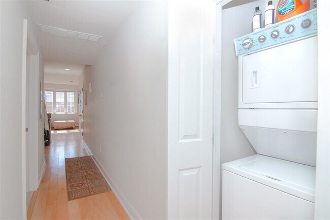 Building Photo - 110 Tidewater St