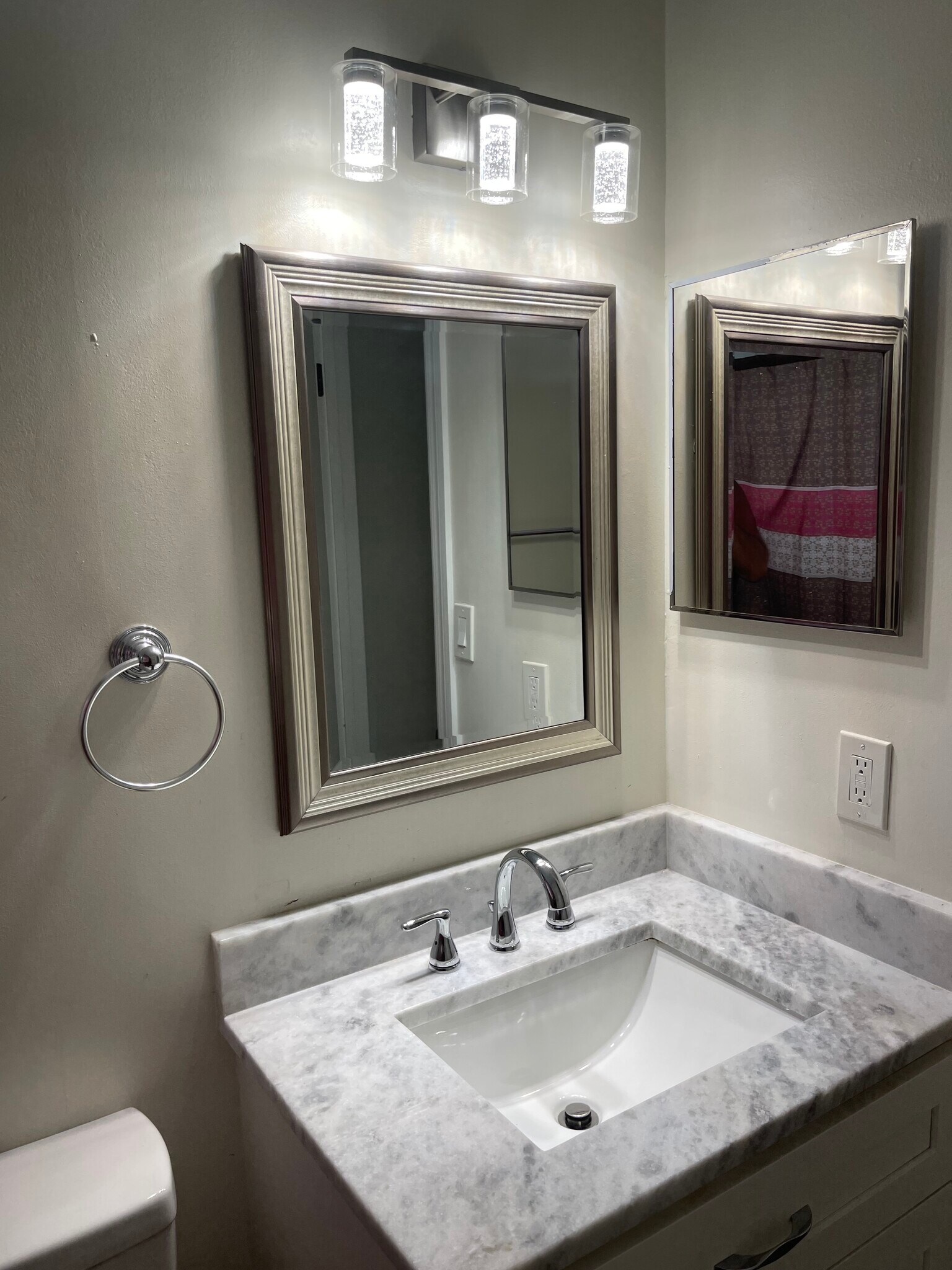 Building Photo - 1121 SW 22nd Ave