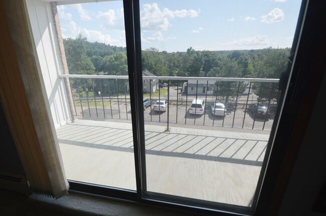 Building Photo - Holden Condo: 1 Bed 1 Bath