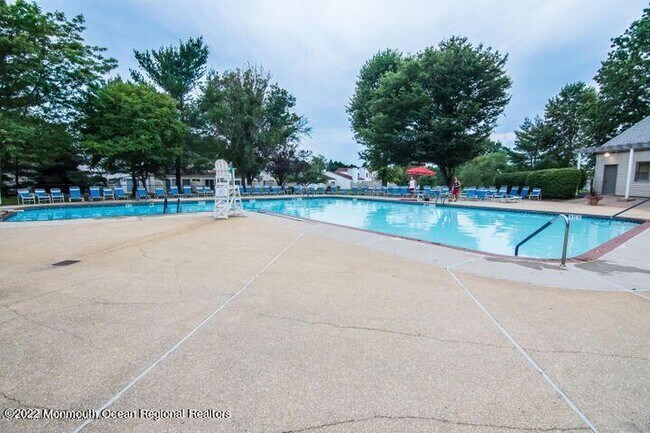 Building Photo - 174 Tulip Ln