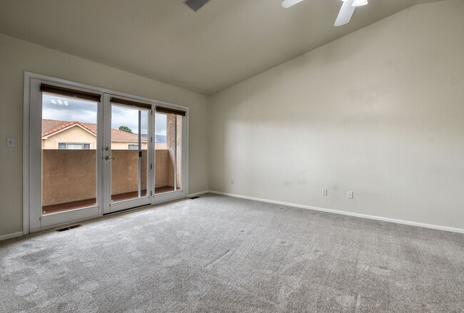 Building Photo - Spacious townhome in desirable Northgate c...