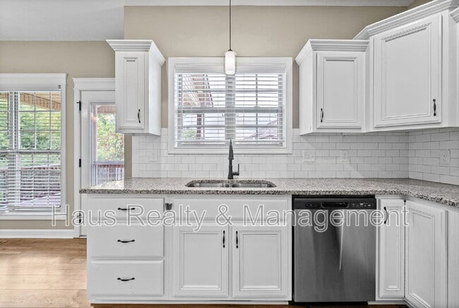 Building Photo - 415 Glenstone Springs Dr