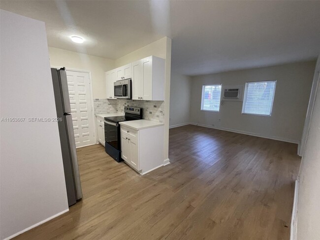 Building Photo - 218 Santillane Ave