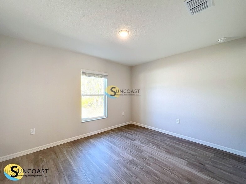 Building Photo - 119 Dogwood Dr Loop