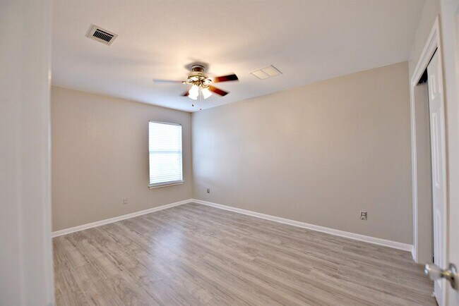 Building Photo - 2806 Stirrup Cove