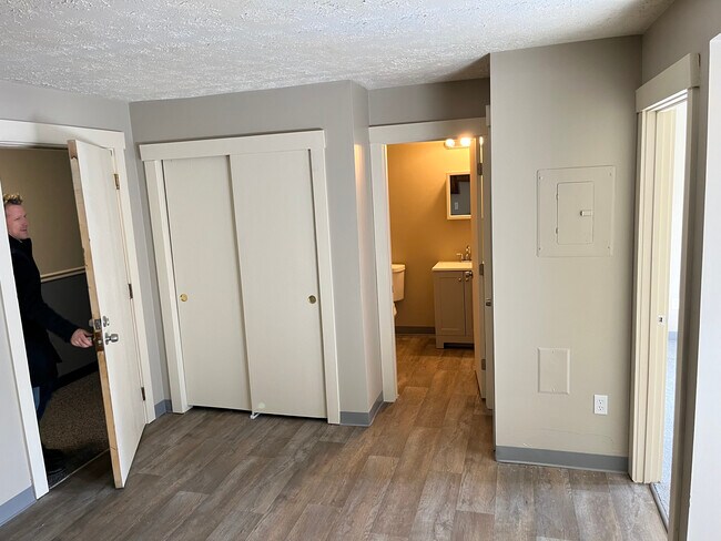 Building Photo - 35 Log St