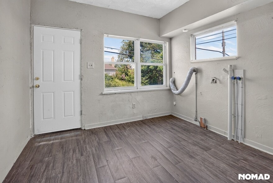 Building Photo - 4829 Lougean Ave