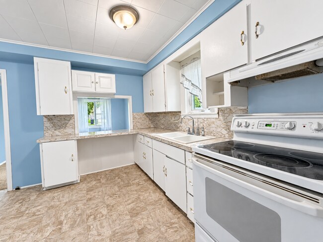 Building Photo - 6030 Cotter Ave