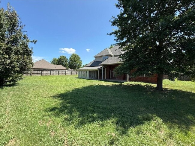 Building Photo - 609 N Tournament Dr