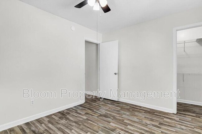 Building Photo - 111 Cottonwood Dr