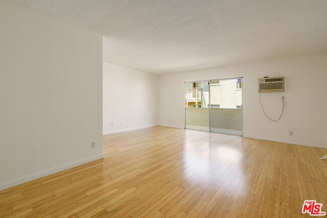 Building Photo - 2803 Arizona Ave