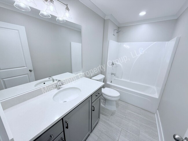 Building Photo - 1212 Ivy Rd