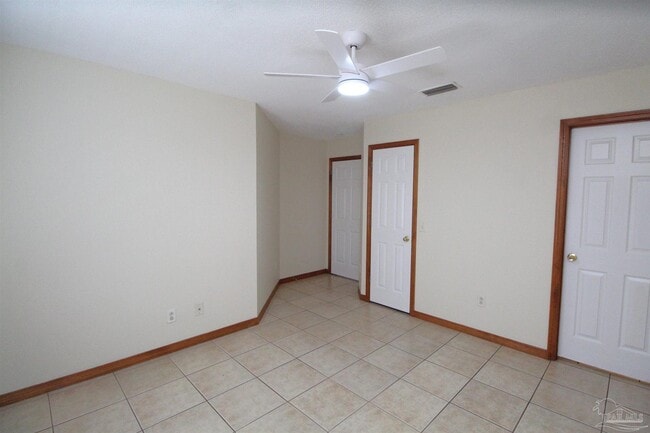 Building Photo - 3355 Green Briar Cir
