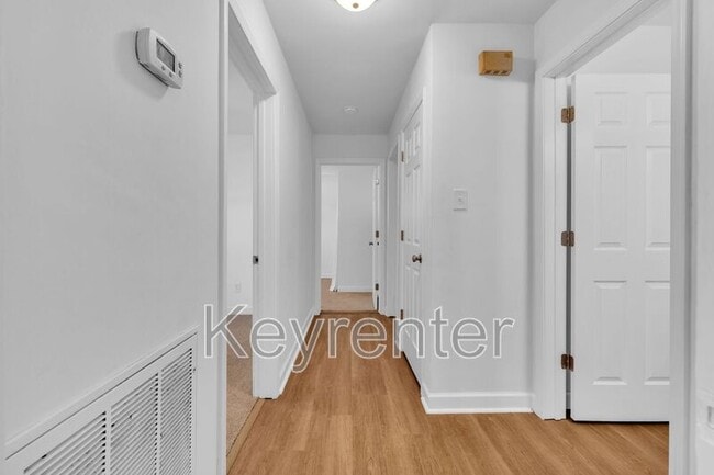 Building Photo - 316 Sky Dr