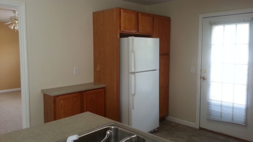 Building Photo - 821 Plantation Dr