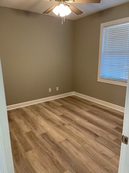 2nd bedroom - 674 Riverwalk Dr