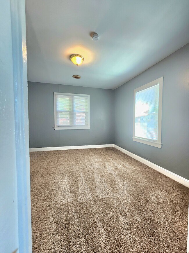 third bedroom - 321 Stonewall Ave S