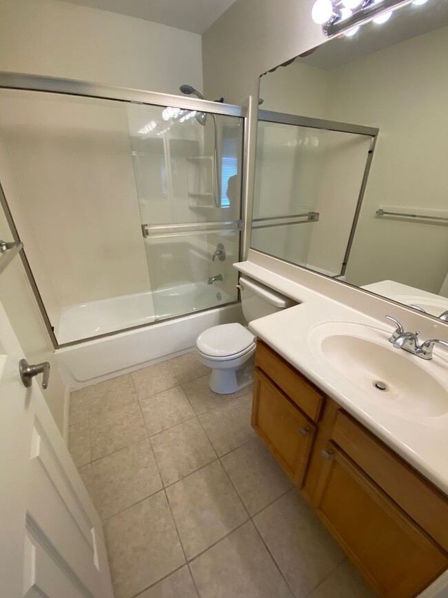 Building Photo - Remodeled 2 bed, 1-1/2 bath Gated Condo in...