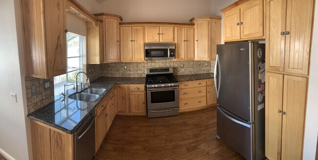 Building Photo - 38650 Juniper Tree Rd