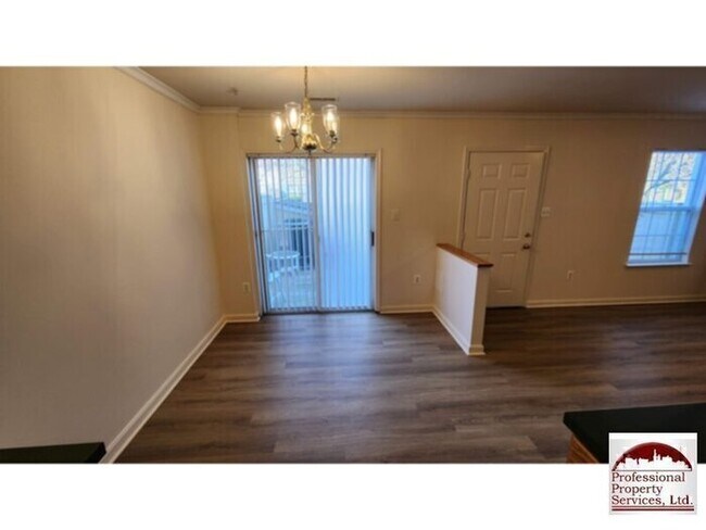 Building Photo - Beautiful 3 Level Townhouse In The Heart Of Frederick!