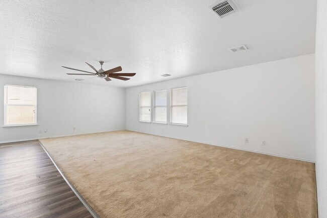 Building Photo - 4 Bedroom 2 1/2 bath Springtree Ranch Subdivision