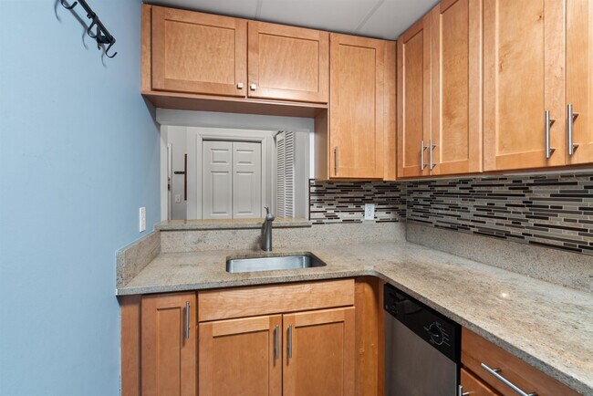 Building Photo - 187 Wayne St