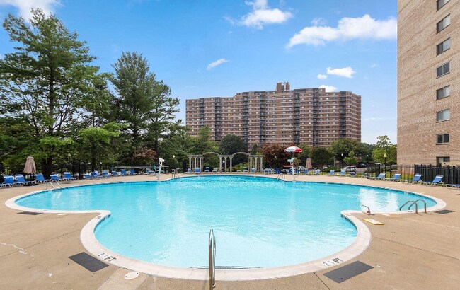 Building Photo - 1121 University Blvd W