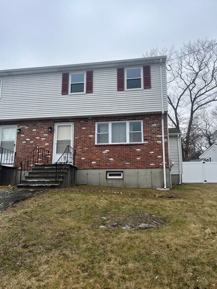 Building Photo - 31 Bossi Ave