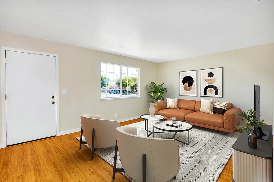 Main house Living room - 299 Tangelo St