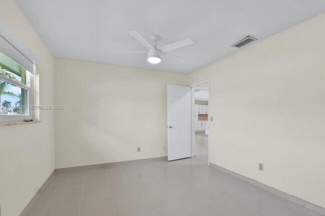 Building Photo - 2480 Windsor Rd