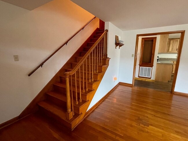 Building Photo - Wonderful Country Home