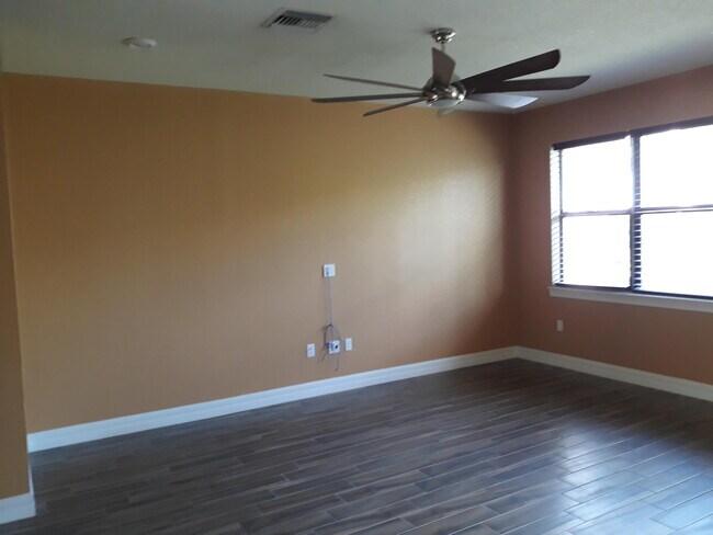 Building Photo - 4582 San Fratello Cir