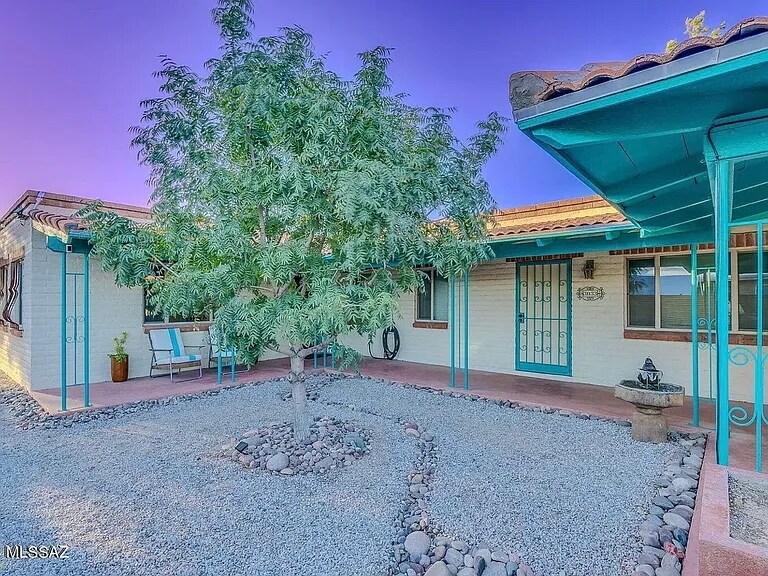 Building Photo - 3033 N Cherry Ave