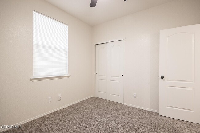 Building Photo - 3705 Loma Dante