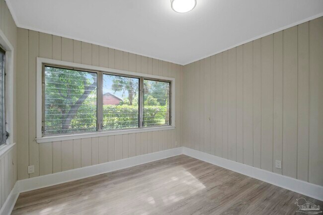 Building Photo - 1322 Wisteria Ave