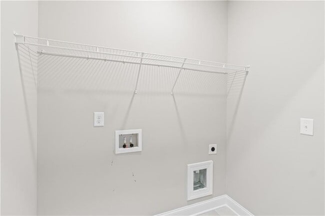 Building Photo - 2410 Lakeshore Ln